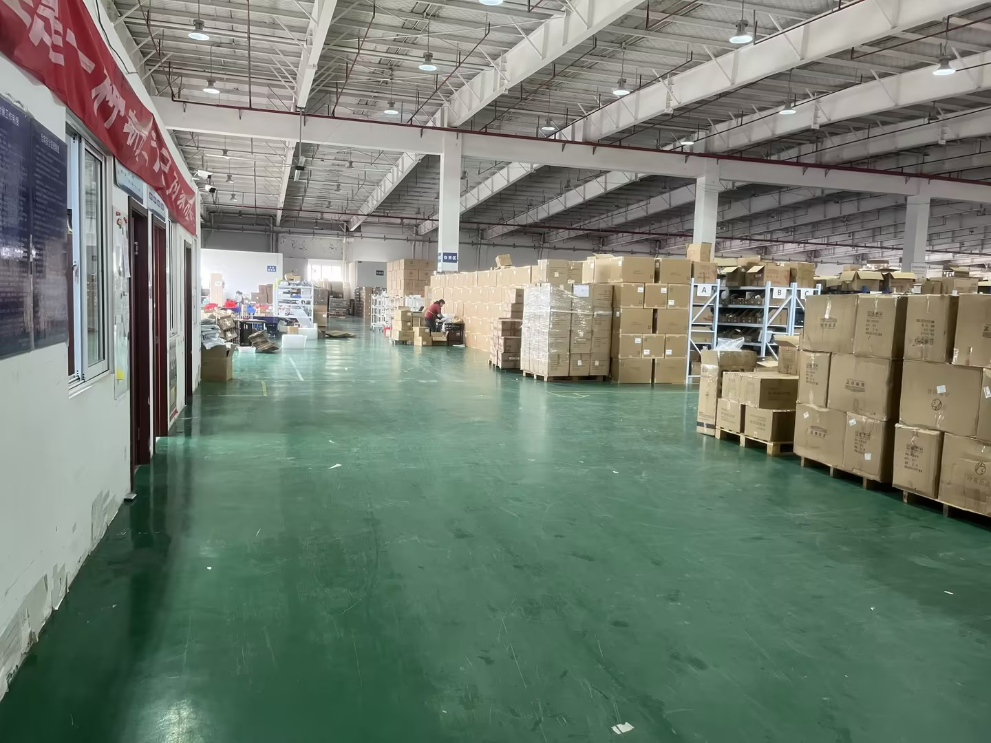 服装仓库找仓库看过来，专业人士告诉你什么才是好的托管仓库