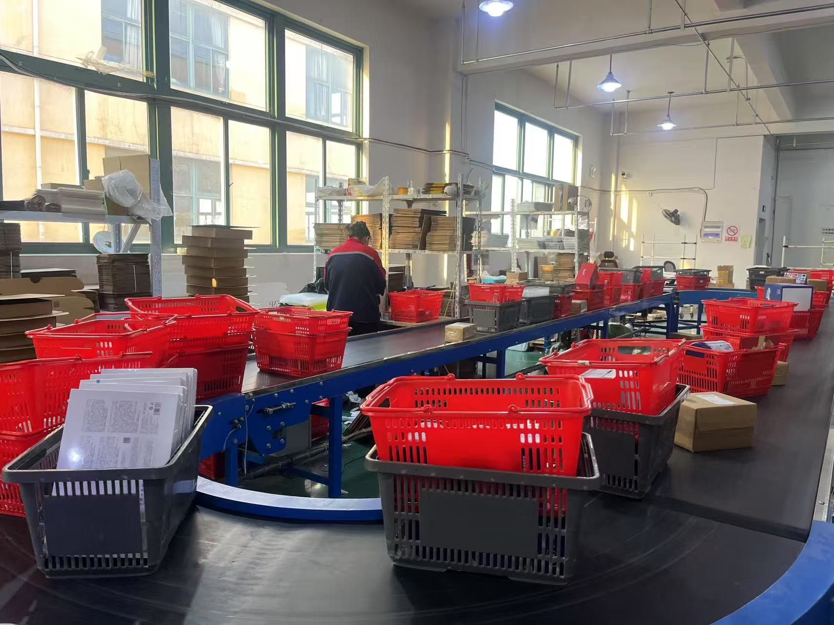 电商云仓托管代发:覆盖多物流渠道,为商家匹配最优配送方案