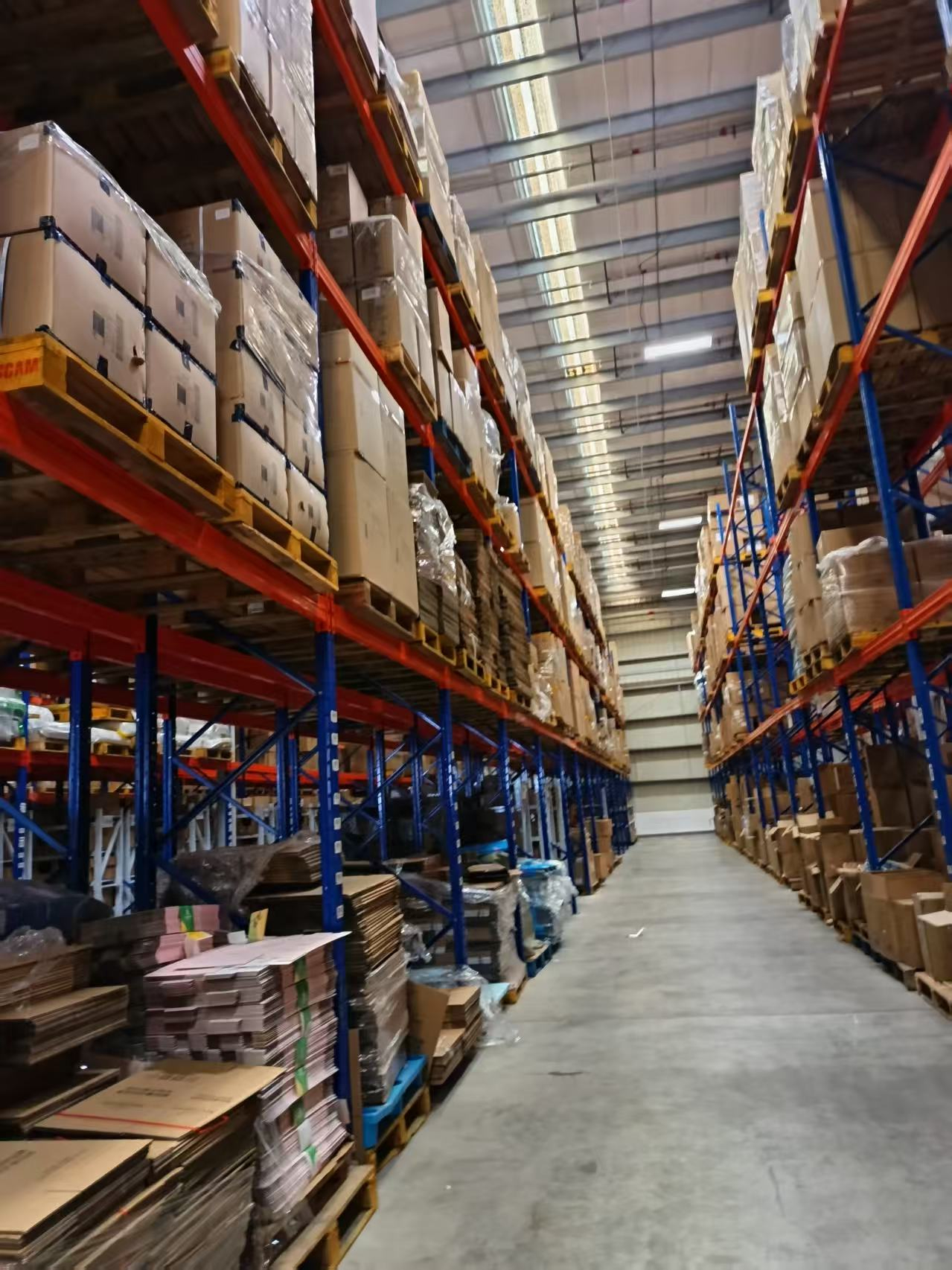 云仓仓储包含外包托管吗？配送管理又由谁负责？