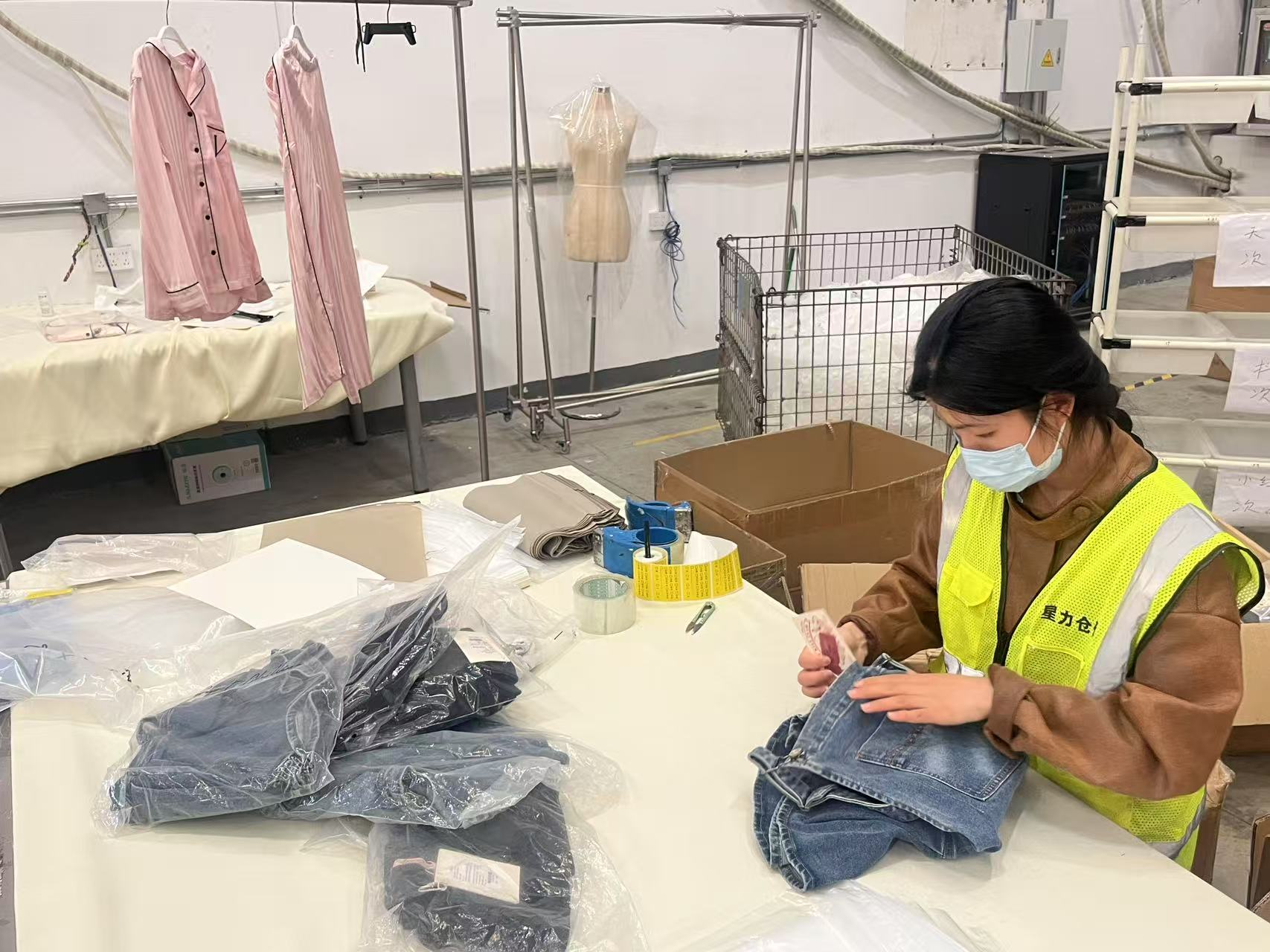 星力云仓增值服务全解析：换标+质检+熨烫，服装电商降本增效的“秘密武器”